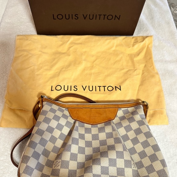 Authentic Louis Vuitton Siracusa - discontinued bag - Picture 4 of 13